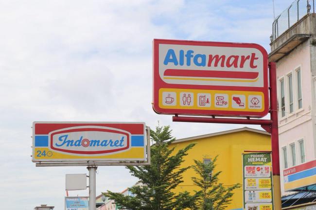 Meskipun Bersaing, Ini Alasannya Kenapa Alfamart dan Indomaret Selalu Berdekatan?